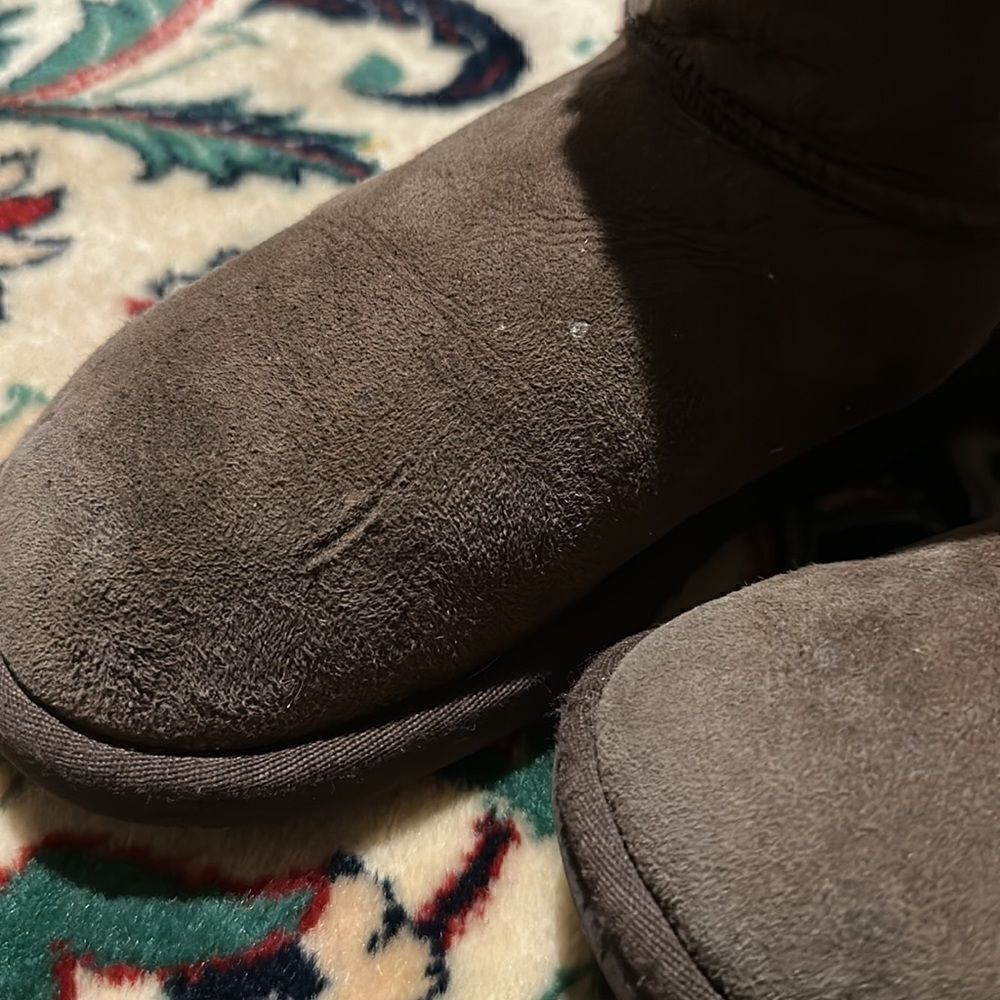 UGG SIZE 7 - Picture 4 of 7